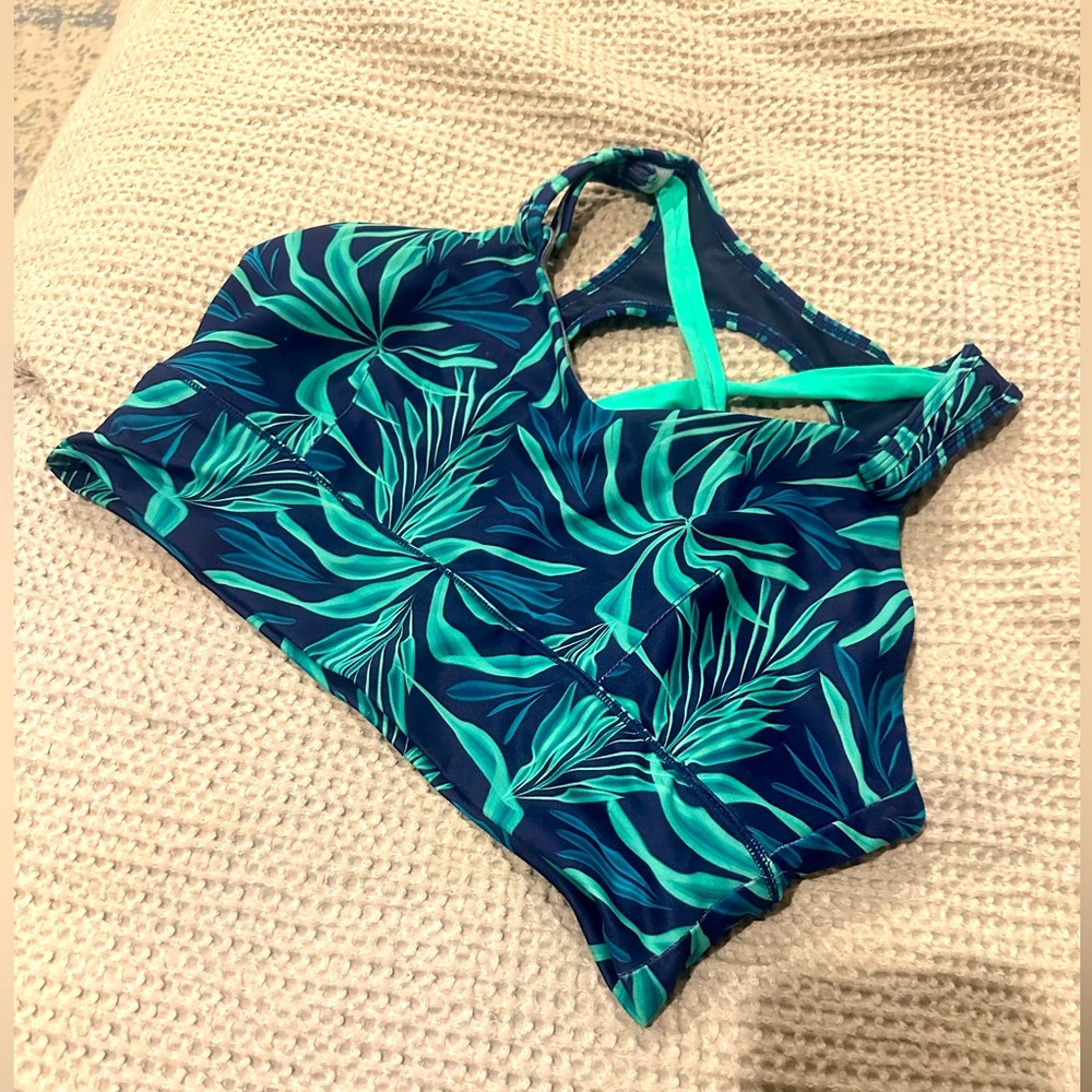 Nursing sports bra. Only worn a handful of times. Excellent condition.
